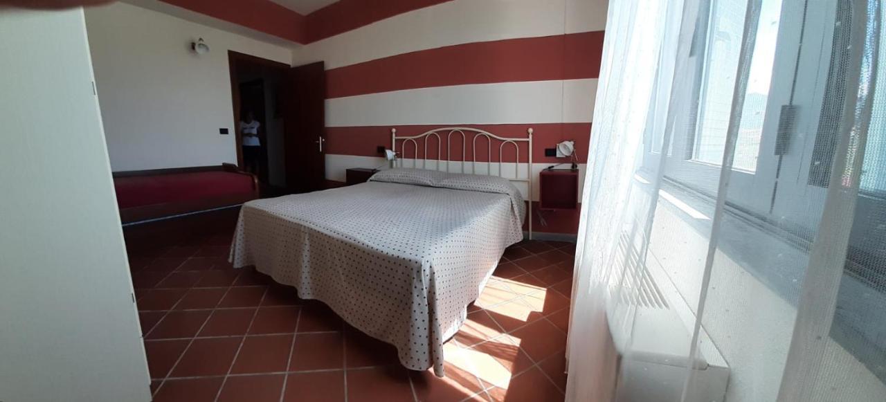 Agriturismo Calendiluna Luni Eksteriør billede